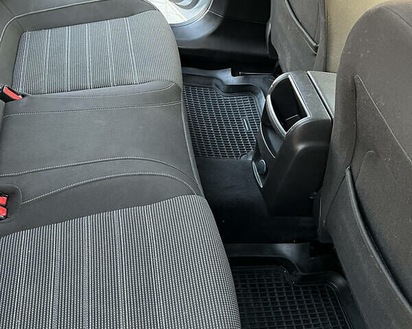 Серый Опель Инсигния, объемом двигателя 1.6 л и пробегом 200 тыс. км за 11800 $, фото 14 на Automoto.ua