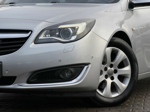 Серый Опель Инсигния, объемом двигателя 2 л и пробегом 212 тыс. км за 10650 $, фото 1 на Automoto.ua