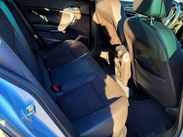 Серый Опель Инсигния, объемом двигателя 2 л и пробегом 294 тыс. км за 10500 $, фото 5 на Automoto.ua