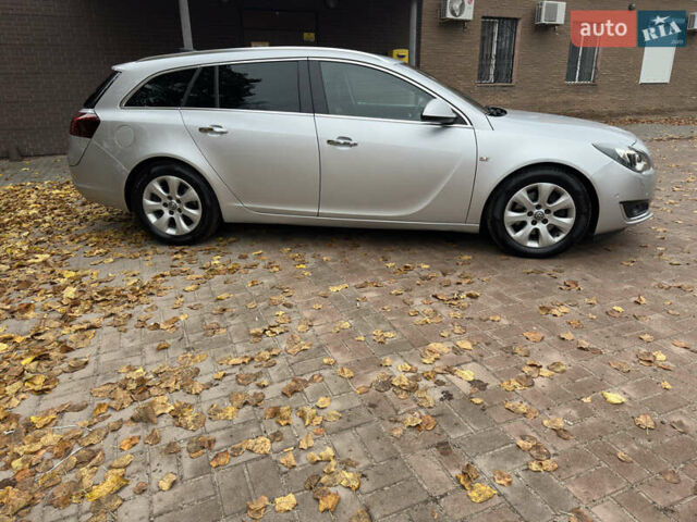 Серый Опель Инсигния, объемом двигателя 1.96 л и пробегом 213 тыс. км за 9900 $, фото 3 на Automoto.ua