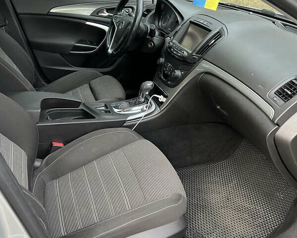 Сірий Опель Інсігнія, об'ємом двигуна 1.6 л та пробігом 250 тис. км за 10500 $, фото 4 на Automoto.ua