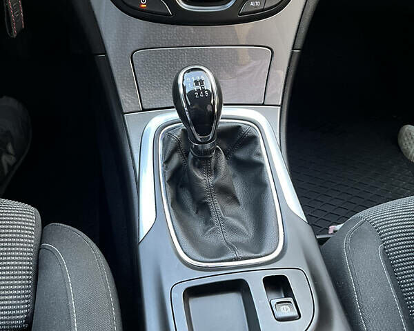 Серый Опель Инсигния, объемом двигателя 1.6 л и пробегом 200 тыс. км за 11800 $, фото 12 на Automoto.ua