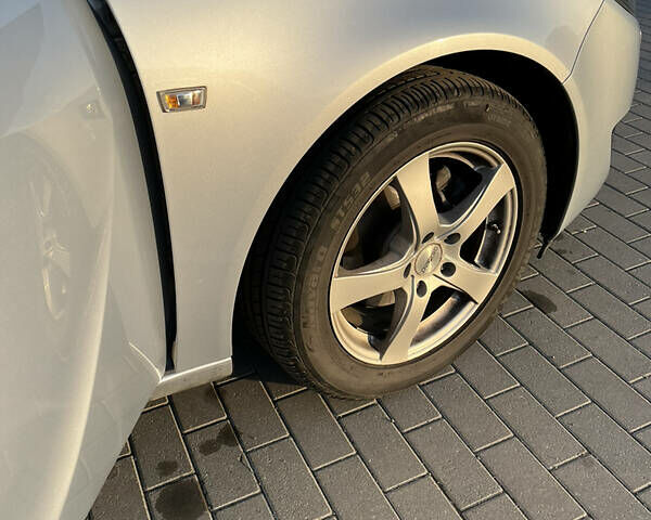 Серый Опель Инсигния, объемом двигателя 1.6 л и пробегом 200 тыс. км за 11800 $, фото 6 на Automoto.ua