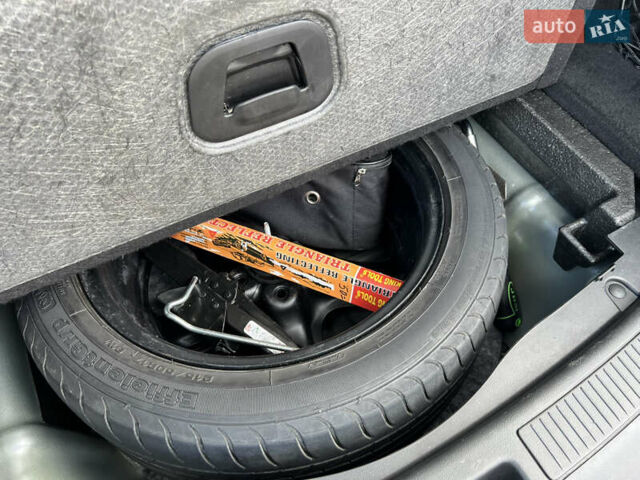 Сірий Опель Інсігнія, об'ємом двигуна 1.6 л та пробігом 255 тис. км за 13700 $, фото 30 на Automoto.ua