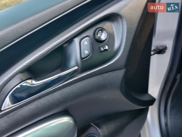 Сірий Опель Інсігнія, об'ємом двигуна 1.96 л та пробігом 176 тис. км за 11300 $, фото 49 на Automoto.ua