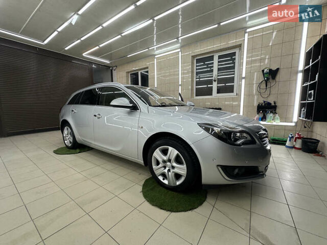 Серый Опель Инсигния, объемом двигателя 2 л и пробегом 202 тыс. км за 12500 $, фото 1 на Automoto.ua