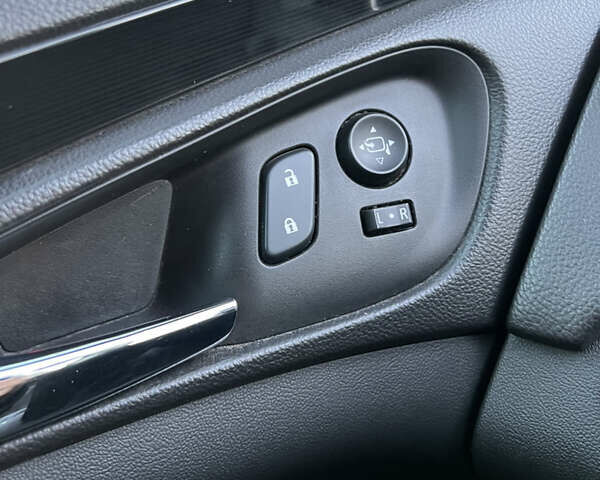 Серый Опель Инсигния, объемом двигателя 2 л и пробегом 192 тыс. км за 11999 $, фото 29 на Automoto.ua