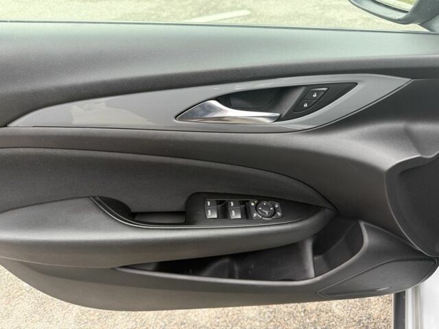 Серый Опель Инсигния, объемом двигателя 2 л и пробегом 213 тыс. км за 14300 $, фото 20 на Automoto.ua