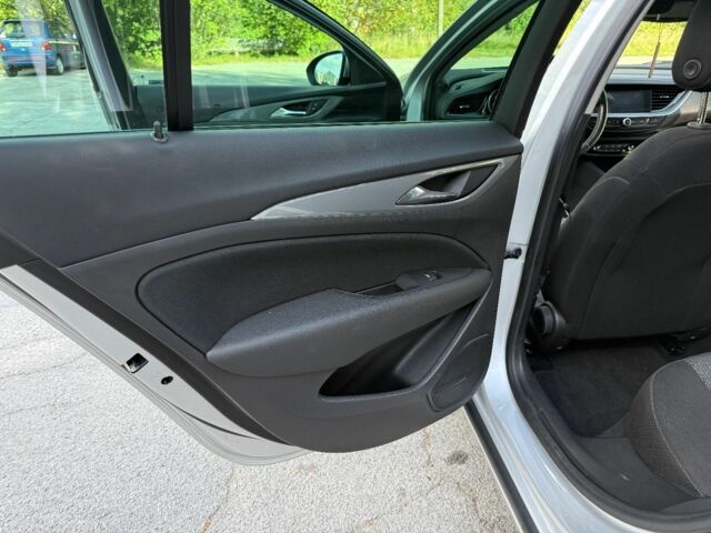 Серый Опель Инсигния, объемом двигателя 2 л и пробегом 307 тыс. км за 15000 $, фото 1 на Automoto.ua