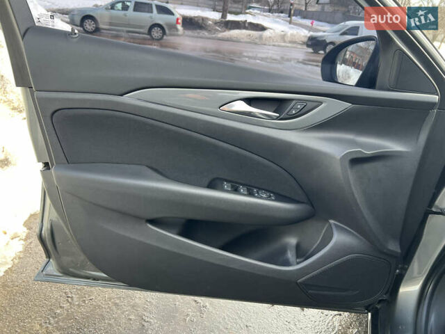 Сірий Опель Інсігнія, об'ємом двигуна 1.6 л та пробігом 255 тис. км за 13700 $, фото 18 на Automoto.ua