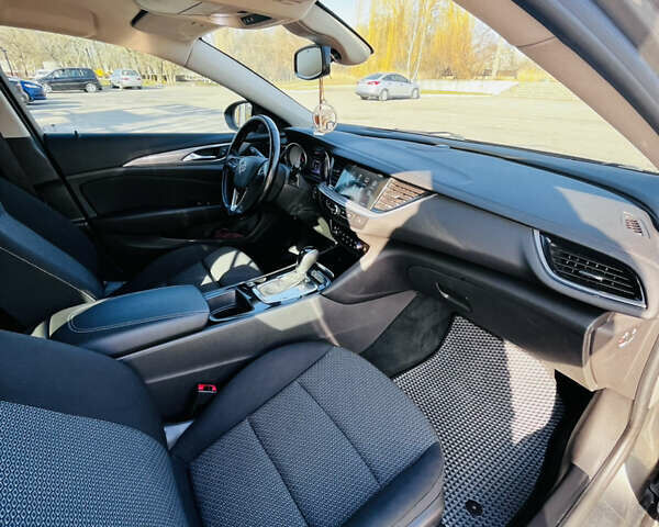 Серый Опель Инсигния, объемом двигателя 2 л и пробегом 209 тыс. км за 13800 $, фото 5 на Automoto.ua