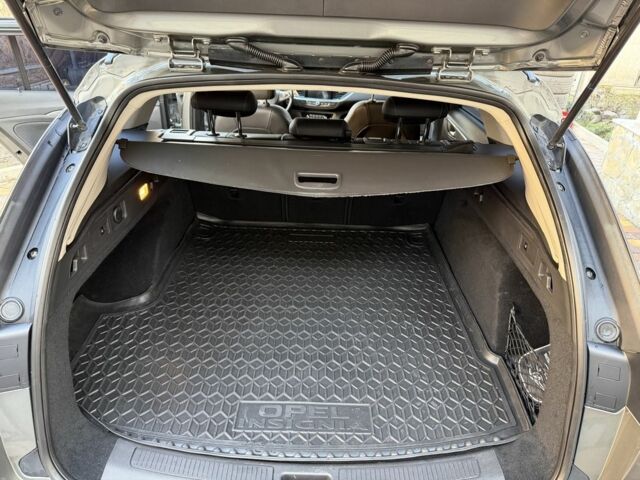 Серый Опель Инсигния, объемом двигателя 1.6 л и пробегом 255 тыс. км за 12950 $, фото 21 на Automoto.ua