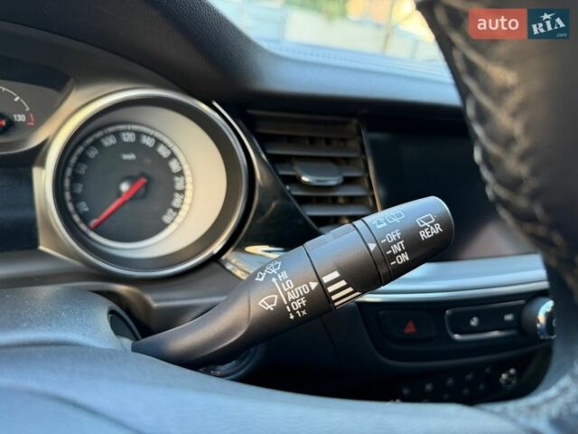 Серый Опель Инсигния, объемом двигателя 1.6 л и пробегом 255 тыс. км за 12950 $, фото 26 на Automoto.ua