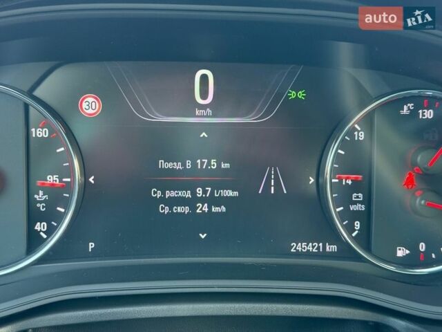Серый Опель Инсигния, объемом двигателя 2 л и пробегом 245 тыс. км за 15099 $, фото 59 на Automoto.ua