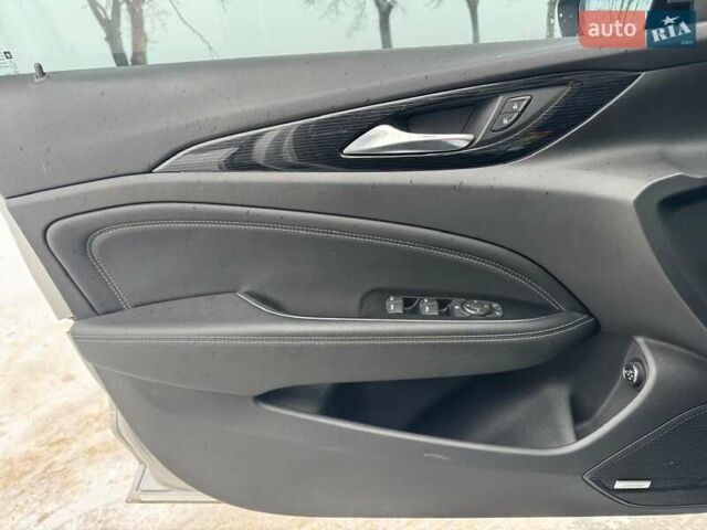 Серый Опель Инсигния, объемом двигателя 1.96 л и пробегом 209 тыс. км за 15700 $, фото 8 на Automoto.ua