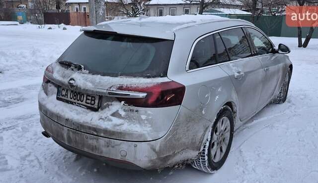 Серый Опель Инсигния, объемом двигателя 2 л и пробегом 120 тыс. км за 10300 $, фото 2 на Automoto.ua