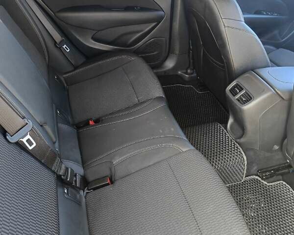 Серый Опель Инсигния, объемом двигателя 1.6 л и пробегом 255 тыс. км за 13400 $, фото 11 на Automoto.ua