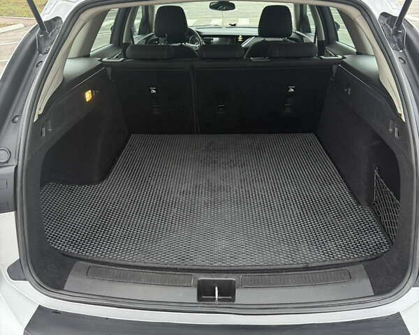 Серый Опель Инсигния, объемом двигателя 2 л и пробегом 213 тыс. км за 13900 $, фото 7 на Automoto.ua