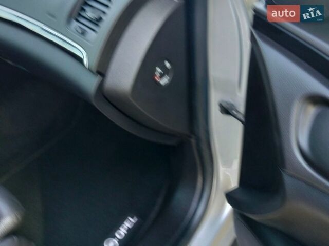 Сірий Опель Інсігнія, об'ємом двигуна 1.96 л та пробігом 176 тис. км за 11300 $, фото 47 на Automoto.ua