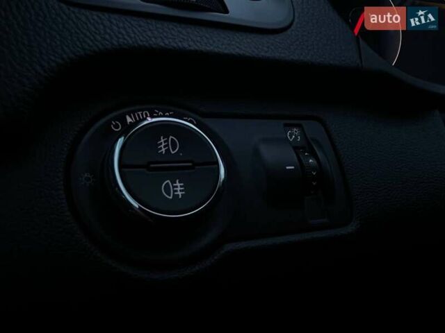 Сірий Опель Інсігнія, об'ємом двигуна 1.6 л та пробігом 187 тис. км за 11990 $, фото 15 на Automoto.ua