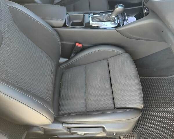 Серый Опель Инсигния, объемом двигателя 1.6 л и пробегом 255 тыс. км за 13400 $, фото 10 на Automoto.ua