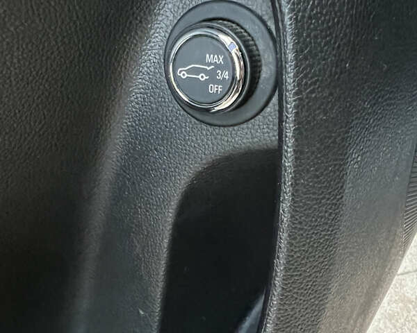 Серый Опель Инсигния, объемом двигателя 2 л и пробегом 192 тыс. км за 11999 $, фото 30 на Automoto.ua