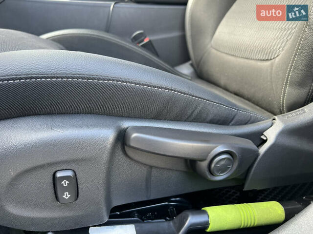 Сірий Опель Інсігнія, об'ємом двигуна 1.6 л та пробігом 255 тис. км за 13700 $, фото 20 на Automoto.ua