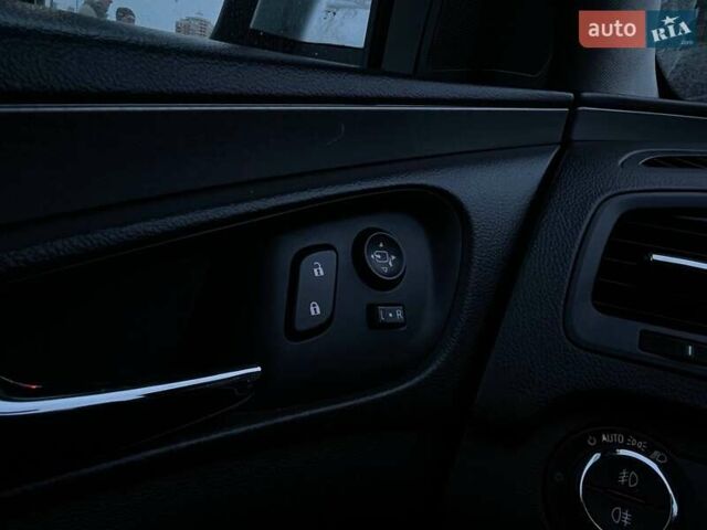 Сірий Опель Інсігнія, об'ємом двигуна 1.6 л та пробігом 187 тис. км за 11990 $, фото 13 на Automoto.ua