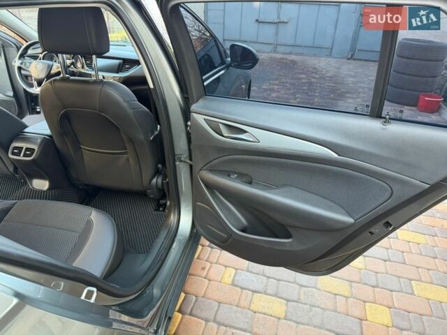 Серый Опель Инсигния, объемом двигателя 1.6 л и пробегом 255 тыс. км за 12950 $, фото 32 на Automoto.ua