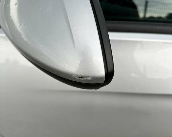 Серый Опель Инсигния, объемом двигателя 1.96 л и пробегом 160 тыс. км за 12779 $, фото 2 на Automoto.ua