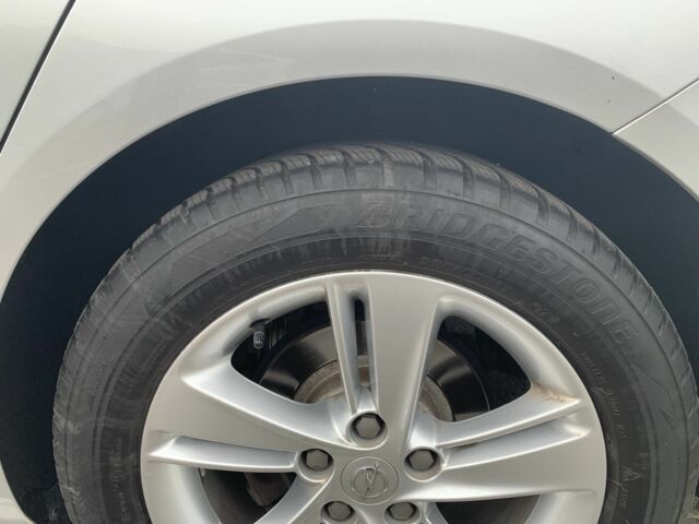 Сірий Опель Інсігнія, об'ємом двигуна 2 л та пробігом 212 тис. км за 14200 $, фото 5 на Automoto.ua