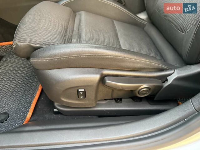 Серый Опель Инсигния, объемом двигателя 1.96 л и пробегом 210 тыс. км за 15250 $, фото 33 на Automoto.ua