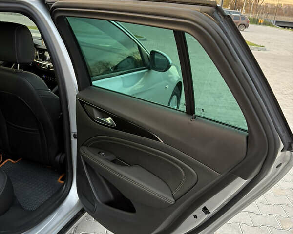 Серый Опель Инсигния, объемом двигателя 1.96 л и пробегом 210 тыс. км за 15250 $, фото 54 на Automoto.ua