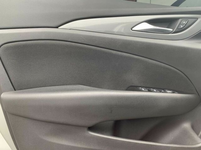 Сірий Опель Інсігнія, об'ємом двигуна 2 л та пробігом 212 тис. км за 14200 $, фото 12 на Automoto.ua