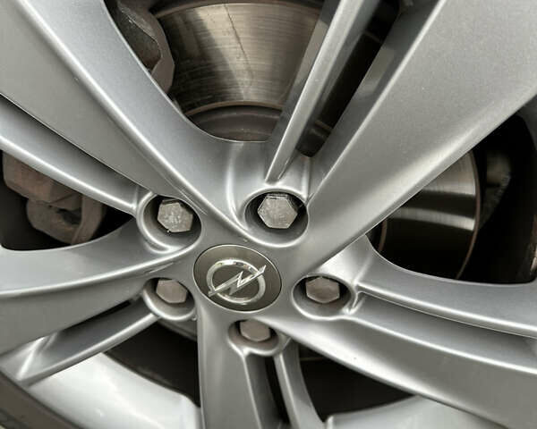 Серый Опель Инсигния, объемом двигателя 1.96 л и пробегом 160 тыс. км за 12779 $, фото 4 на Automoto.ua