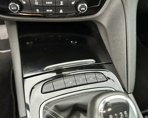 Серый Опель Инсигния, объемом двигателя 1.96 л и пробегом 160 тыс. км за 12779 $, фото 12 на Automoto.ua