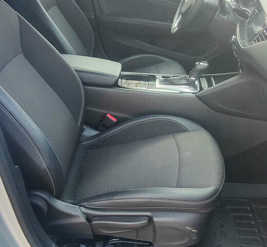 Серый Опель Инсигния, объемом двигателя 1.6 л и пробегом 186 тыс. км за 15000 $, фото 6 на Automoto.ua