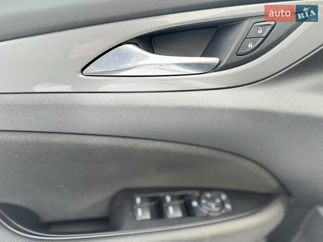 Серый Опель Инсигния, объемом двигателя 1.6 л и пробегом 237 тыс. км за 13200 $, фото 16 на Automoto.ua