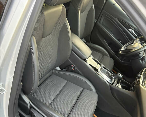 Серый Опель Инсигния, объемом двигателя 1.96 л и пробегом 210 тыс. км за 15250 $, фото 47 на Automoto.ua