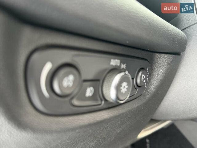 Сірий Опель Інсігнія, об'ємом двигуна 1.6 л та пробігом 235 тис. км за 12900 $, фото 17 на Automoto.ua