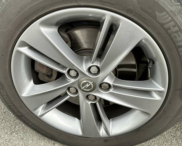 Серый Опель Инсигния, объемом двигателя 1.96 л и пробегом 160 тыс. км за 12779 $, фото 3 на Automoto.ua