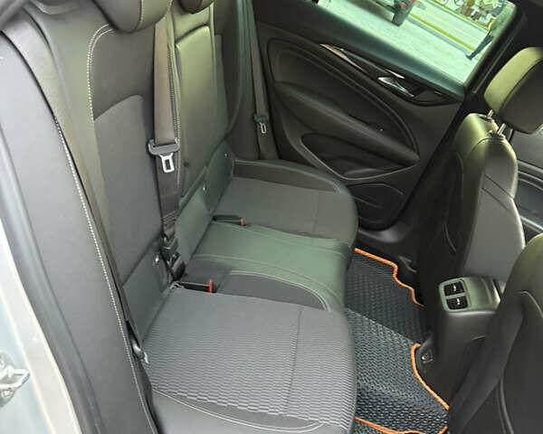 Серый Опель Инсигния, объемом двигателя 1.96 л и пробегом 210 тыс. км за 15250 $, фото 52 на Automoto.ua