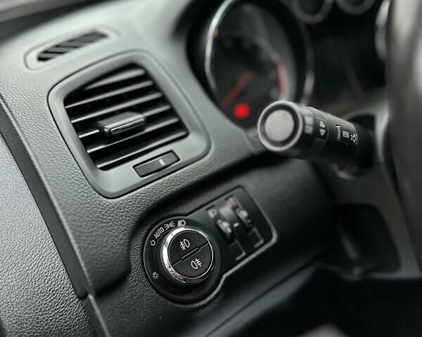 Серый Опель Инсигния, объемом двигателя 1.8 л и пробегом 234 тыс. км за 7500 $, фото 14 на Automoto.ua