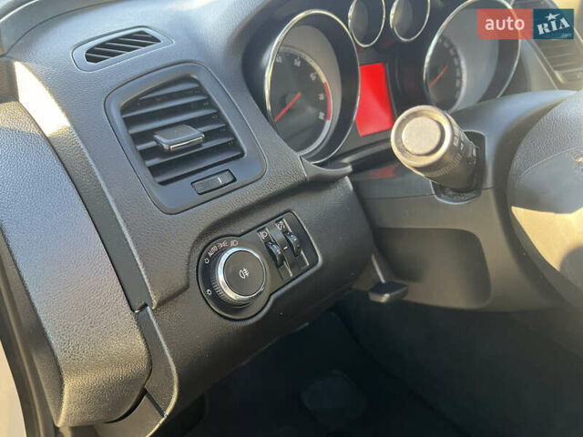 Серый Опель Инсигния, объемом двигателя 1.8 л и пробегом 188 тыс. км за 7200 $, фото 29 на Automoto.ua