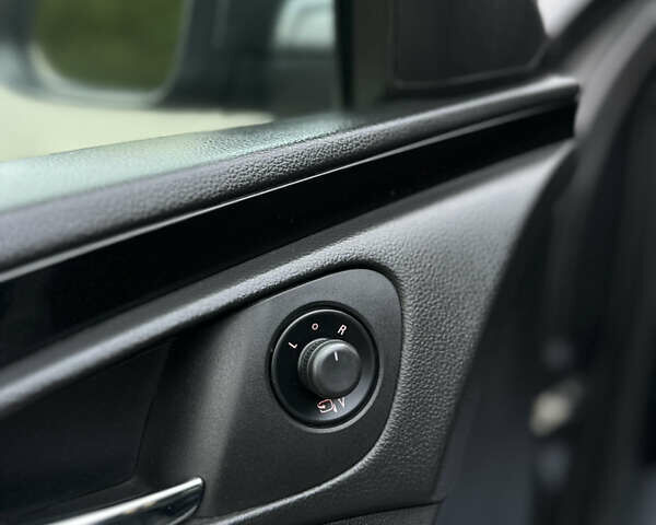 Серый Опель Инсигния, объемом двигателя 1.8 л и пробегом 234 тыс. км за 7500 $, фото 12 на Automoto.ua