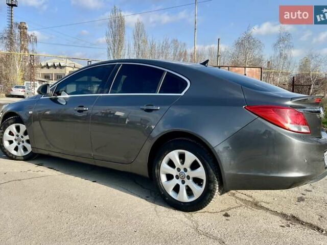 Серый Опель Инсигния, объемом двигателя 1.8 л и пробегом 208 тыс. км за 7400 $, фото 1 на Automoto.ua