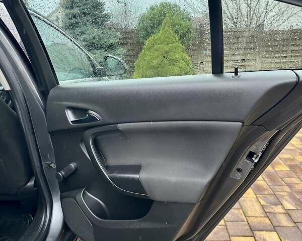 Серый Опель Инсигния, объемом двигателя 1.6 л и пробегом 122 тыс. км за 7999 $, фото 26 на Automoto.ua