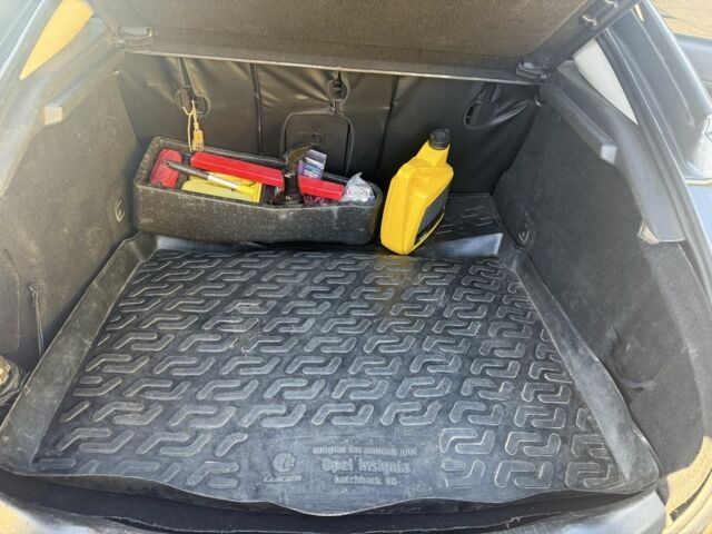 Серый Опель Инсигния, объемом двигателя 2 л и пробегом 263 тыс. км за 7300 $, фото 6 на Automoto.ua