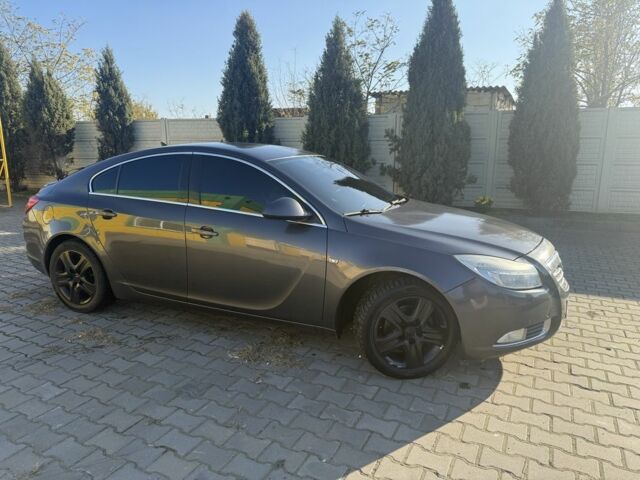 Серый Опель Инсигния, объемом двигателя 2 л и пробегом 263 тыс. км за 7300 $, фото 2 на Automoto.ua