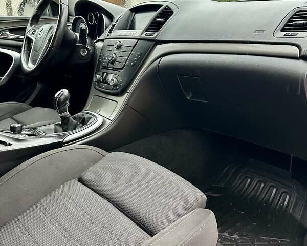 Серый Опель Инсигния, объемом двигателя 1.6 л и пробегом 122 тыс. км за 7999 $, фото 27 на Automoto.ua